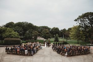 outdoor wedding ceremony at the Chicago history museum