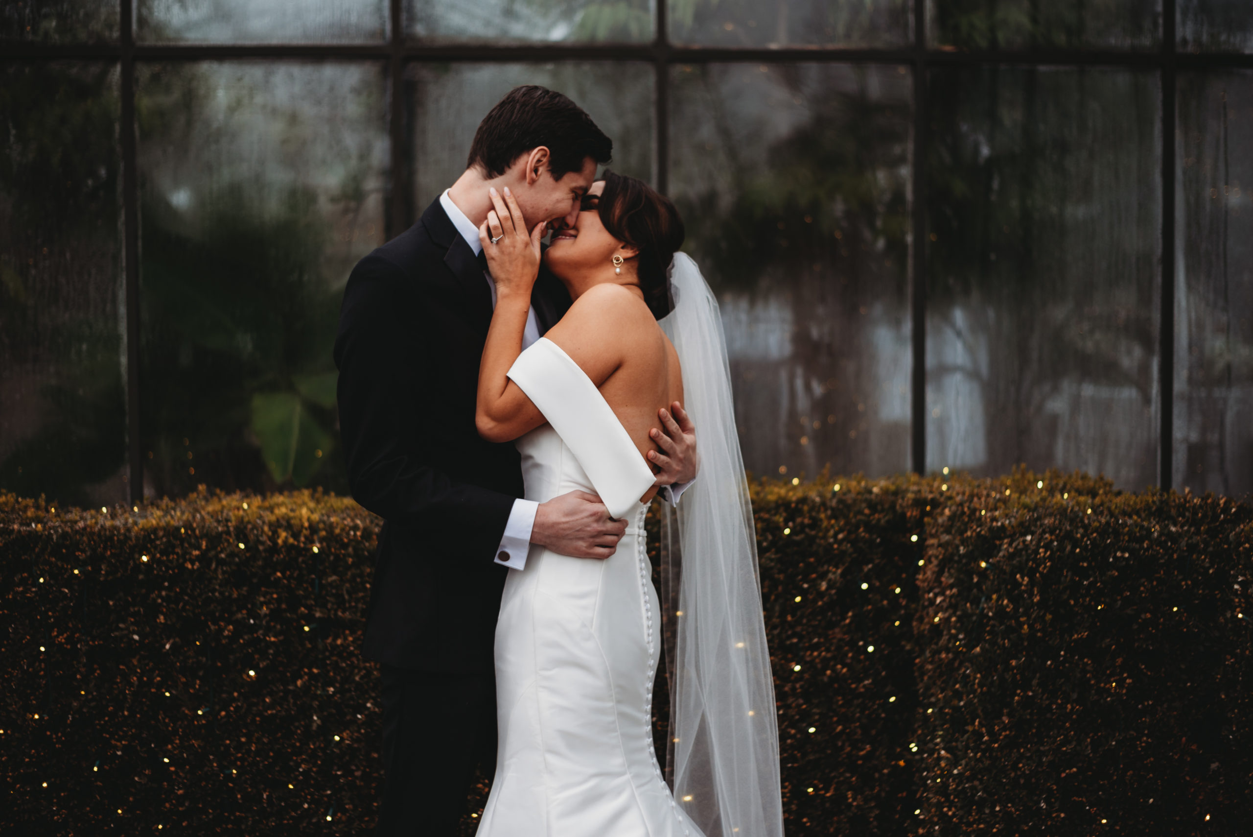 planterra conservatory wedding couple kissing wedding pictures